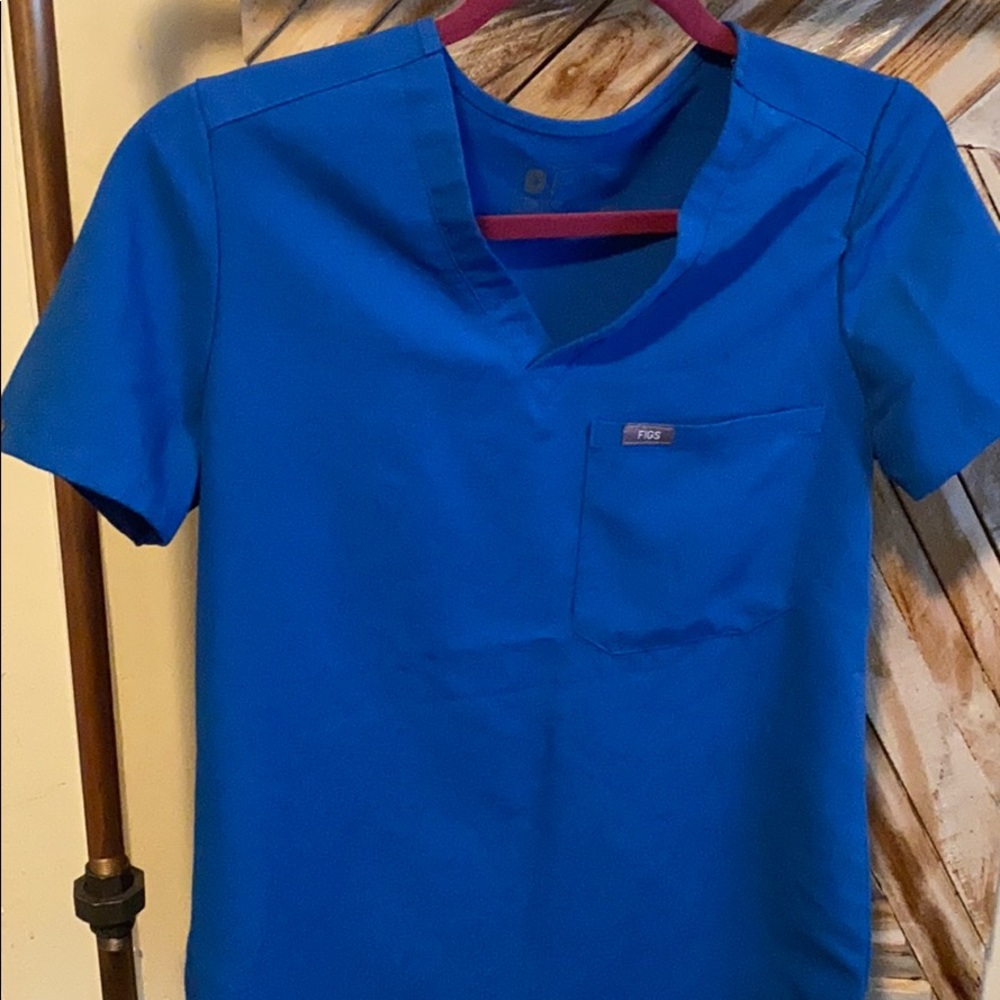 Figs scrub top